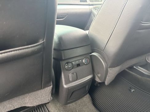 Used 2014 Ford Explorer XLT w/ Equipment Group 202A AWD/4WD image 20