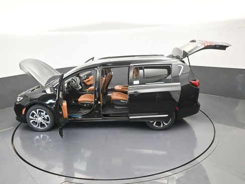 New 2026 Chrysler Pacifica Pinnacle image 66