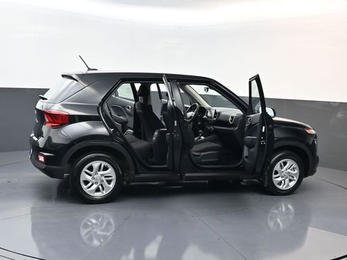 Used 2026 Hyundai Venue SE FWD image 28