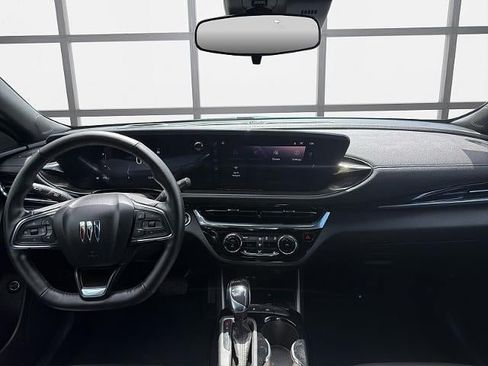 Used 2025 Buick Envista Sport Touring w/ Convenience I Package FWD image 17