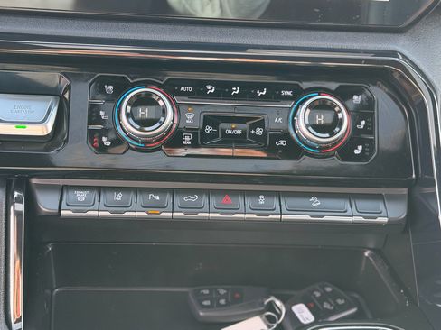 Used 2024 GMC Sierra 2500 AT4 w/ AT4 Premium Plus Package image 22