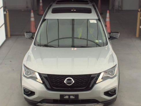 Used 2020 Nissan Pathfinder SL AWD/4WD image 2