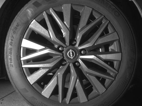 Used 2025 Nissan Altima 2.5 SV image 13