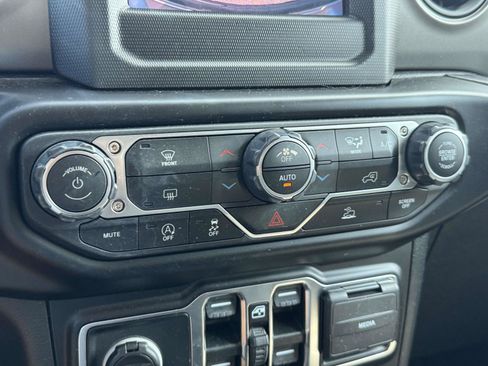 Used 2021 Jeep Wrangler Unlimited Sport AWD/4WD image 15