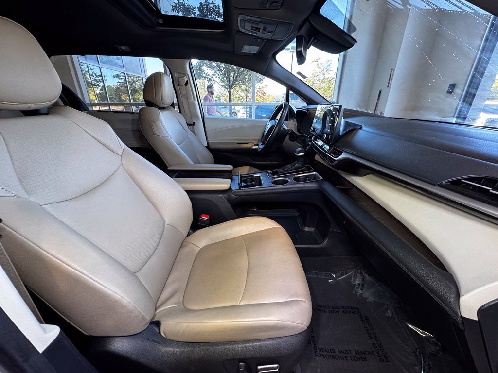 Certified 2024 Toyota Sienna XLE FWD image 44