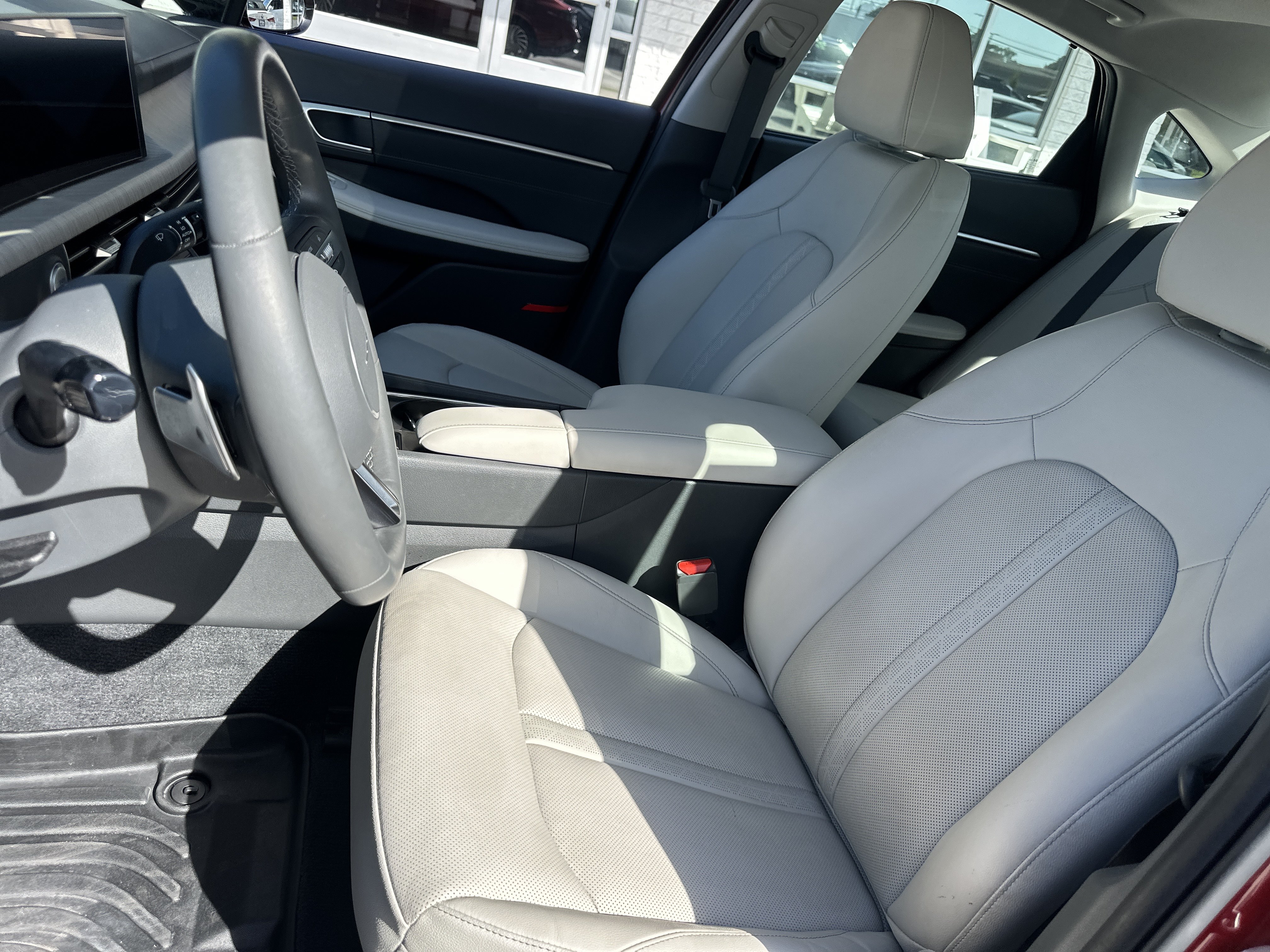 Used 2025 Hyundai Sonata Limited FWD image 10