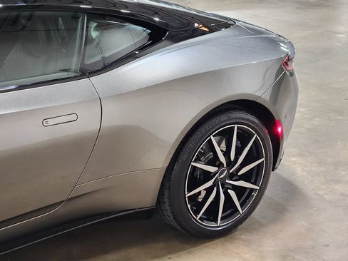 Used 2021 Aston Martin DB11 Coupe RWD image 34