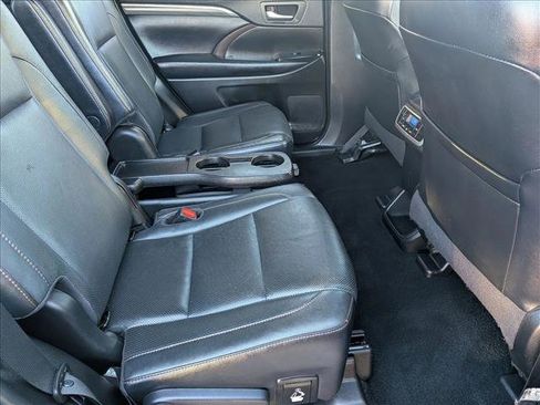 Used 2019 Toyota Highlander Limited image 19