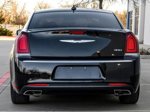 Used 2017 Chrysler 300 Limited w/ Value Package image 5