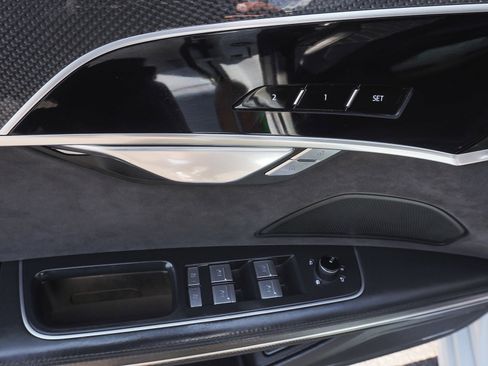 Used 2020 Audi S8 L w/ S8 Executive Package AWD/4WD image 12