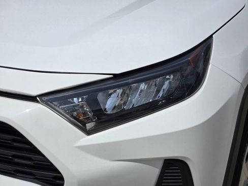 Used 2021 Toyota RAV4 LE FWD image 5