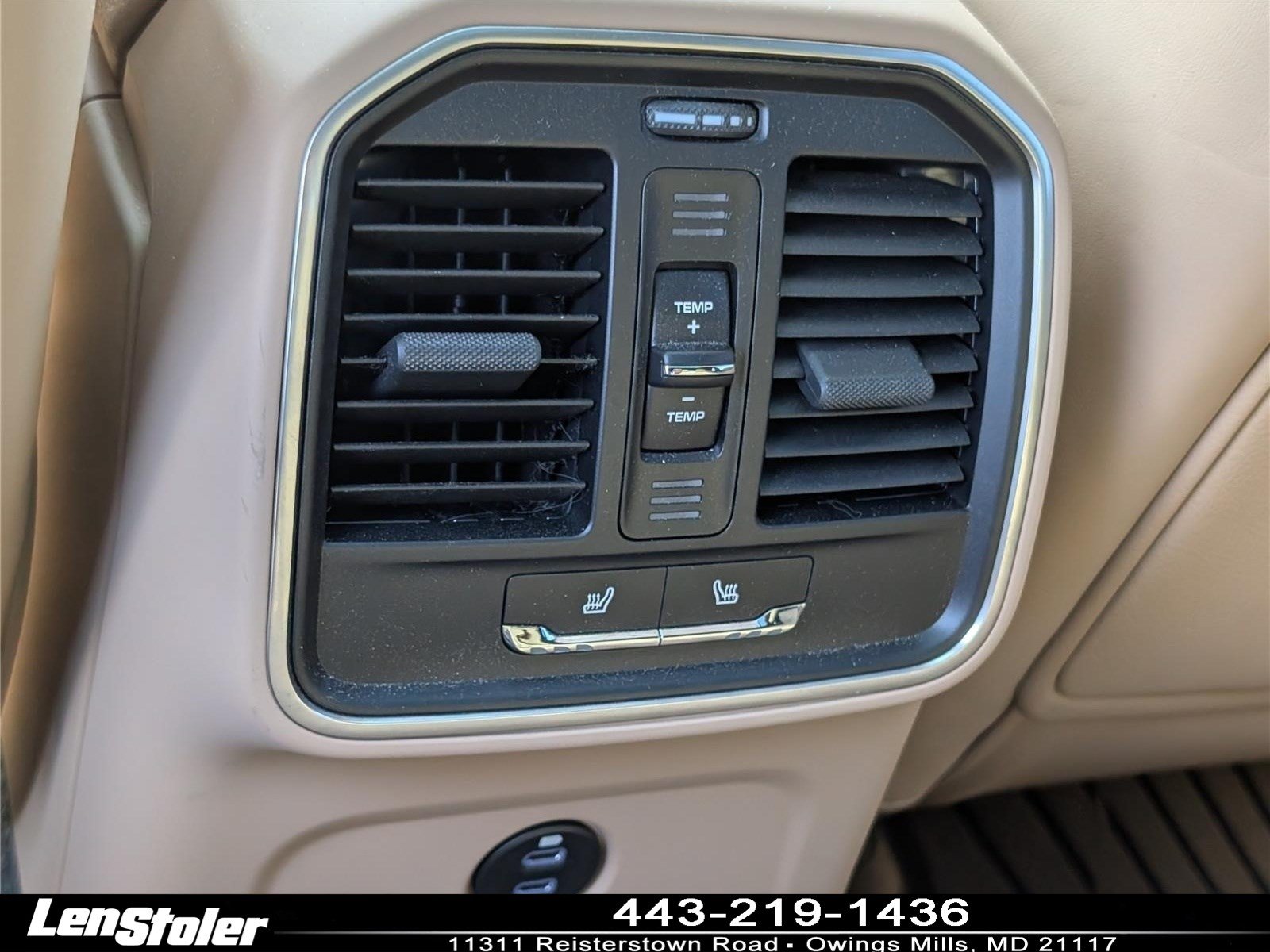 Used 2024 Porsche Macan AWD/4WD image 16