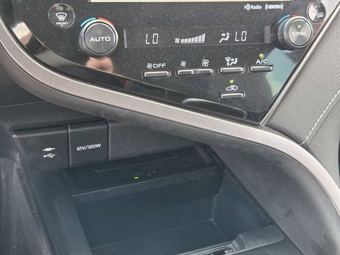 Used 2019 Toyota Camry XSE FWD image 19