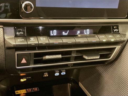 Used 2025 Toyota Camry SE FWD image 24