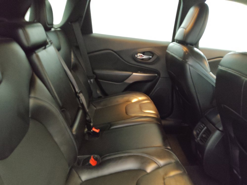 Used 2021 Jeep Cherokee Latitude Plus w/ Sun & Sound Group FWD image 19