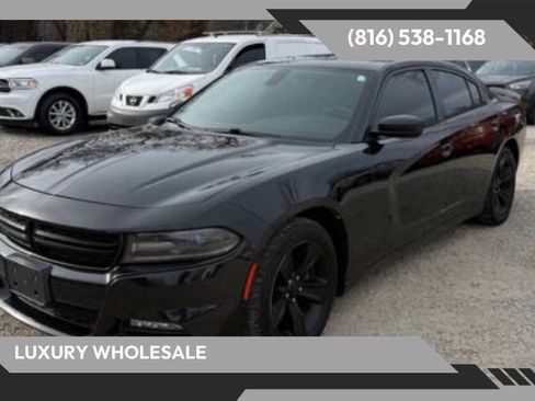 Used 2015 Dodge Charger SXT image 1