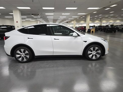 Used 2023 Tesla Model Y Long Range image 5