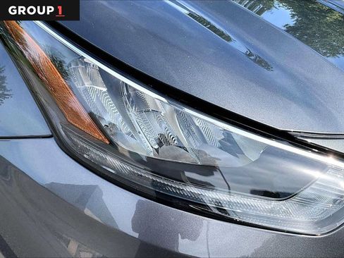 Used 2020 Toyota Highlander XLE AWD/4WD image 27