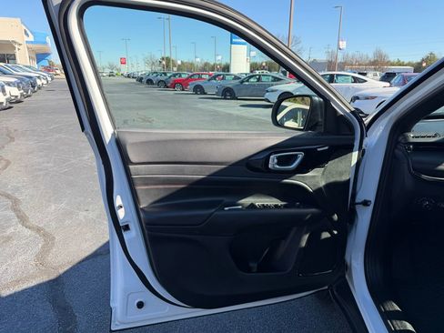 Used 2023 Jeep Compass Trailhawk image 18