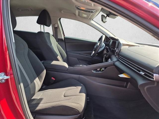 Used 2026 Hyundai Elantra SE FWD image 19