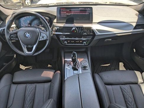 Used 2022 BMW 530i xDrive w/ Premium Package image 14
