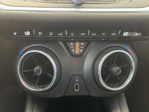 Used 2022 Chevrolet Blazer LT FWD image 18