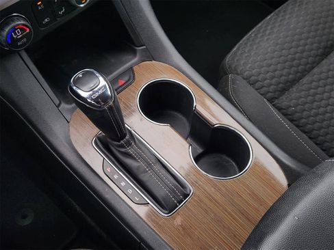 Used 2018 GMC Acadia SLE image 19