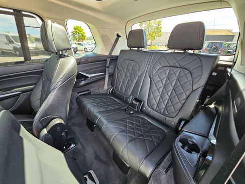 Used 2025 BMW X7 xDrive40i w/ Premium Package AWD/4WD image 28