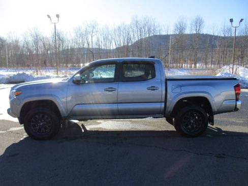 Used 2020 Toyota Tacoma SR5 image 8
