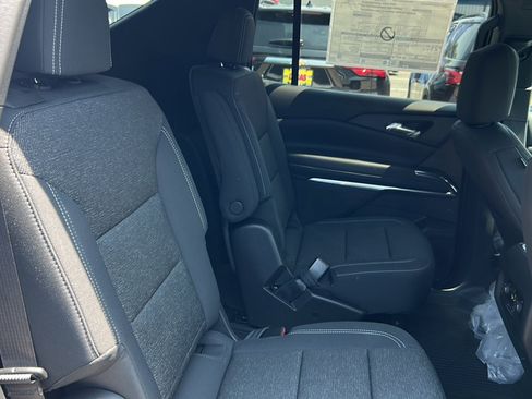 New 2026 Chevrolet Traverse LT w/ LPO, Floor Liner Package AWD/4WD image 15