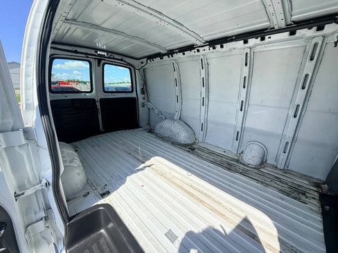 Used 2018 Chevrolet Express 2500 w/ Driver Convenience Package RWD image 15