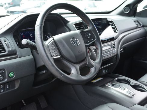 Used 2023 Honda Pilot TrailSport image 11