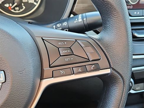 Used 2024 Nissan Altima 2.5 SV image 21