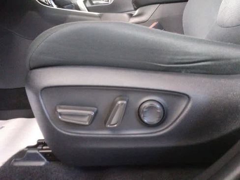 Used 2022 Toyota RAV4 XLE w/ Convenience Package image 12