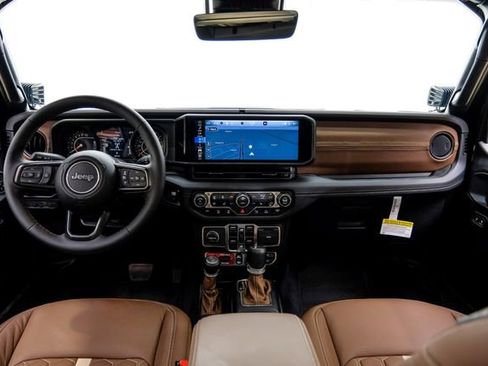 Used 2025 Jeep Gladiator Rubicon w/ Safety Group image 17