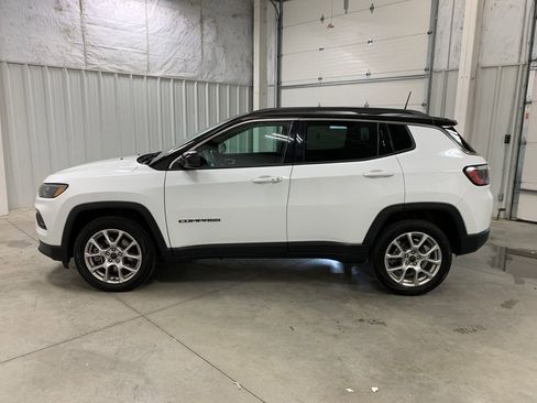 Used 2025 Jeep Compass Limited AWD/4WD image 20