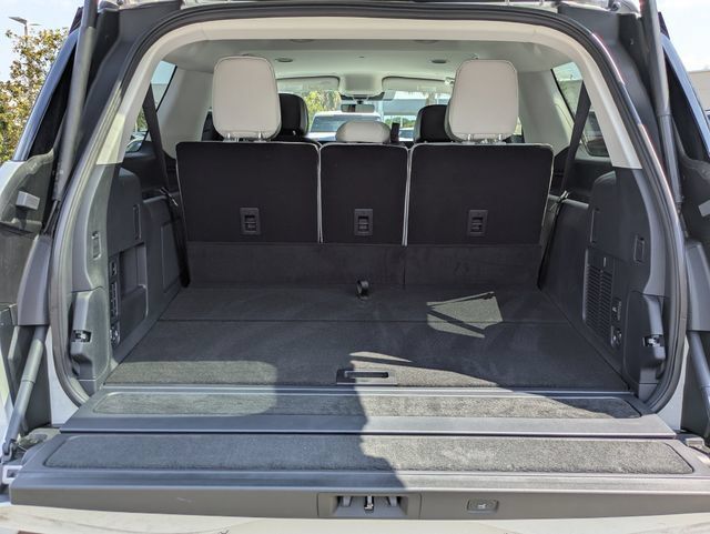 New 2026 Lincoln Navigator L Premier AWD/4WD image 13