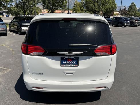 Used 2023 Chrysler Voyager LX FWD image 9