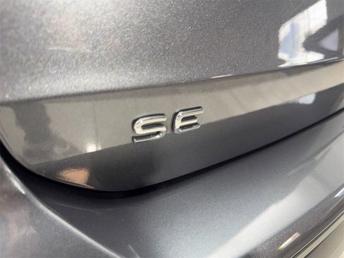 Used 2024 Volkswagen Taos SE image 24