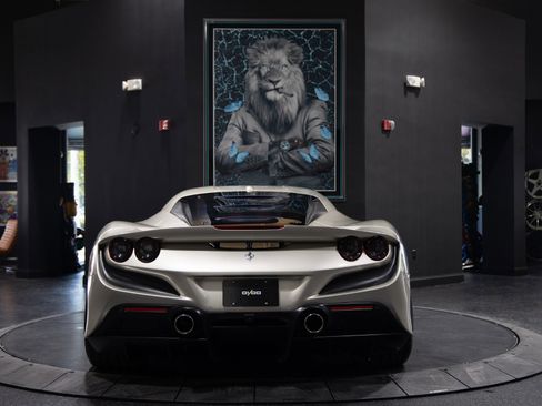 Used 2021 Ferrari F8 Tributo image 5