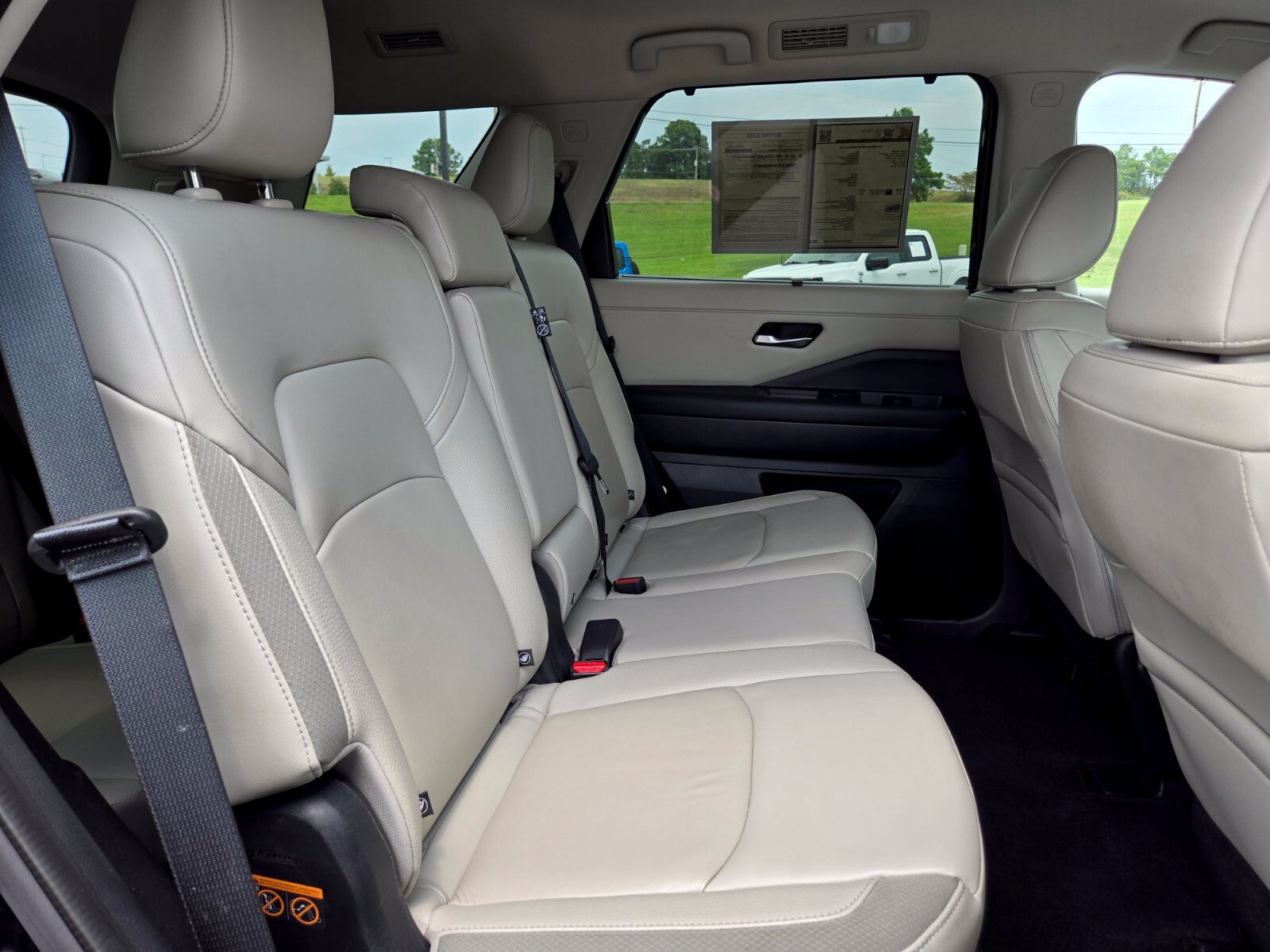 Used 2025 Nissan Pathfinder SL AWD/4WD image 20