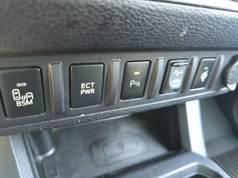 Used 2017 Toyota Tacoma TRD Off-Road AWD/4WD image 21