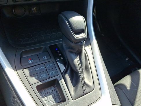 Used 2024 Toyota RAV4 XLE w/ Convenience Package image 15