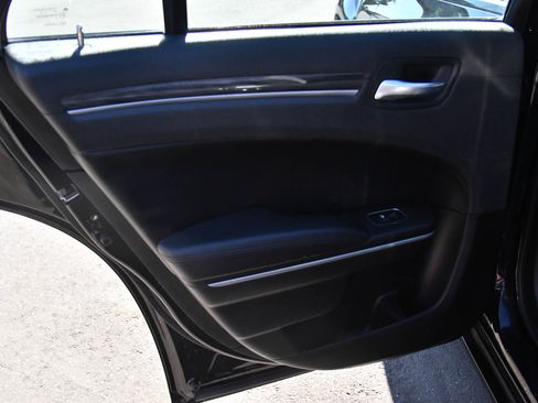 Used 2022 Chrysler 300 Touring w/ Sport Appearance Package image 32