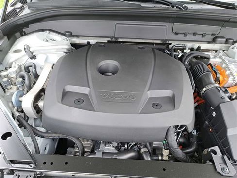 Used 2025 Volvo XC60 T8 Ultra image 25