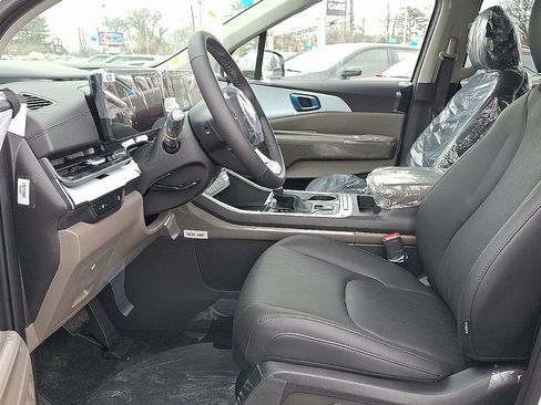 New 2026 Kia Carnival FWD image 9