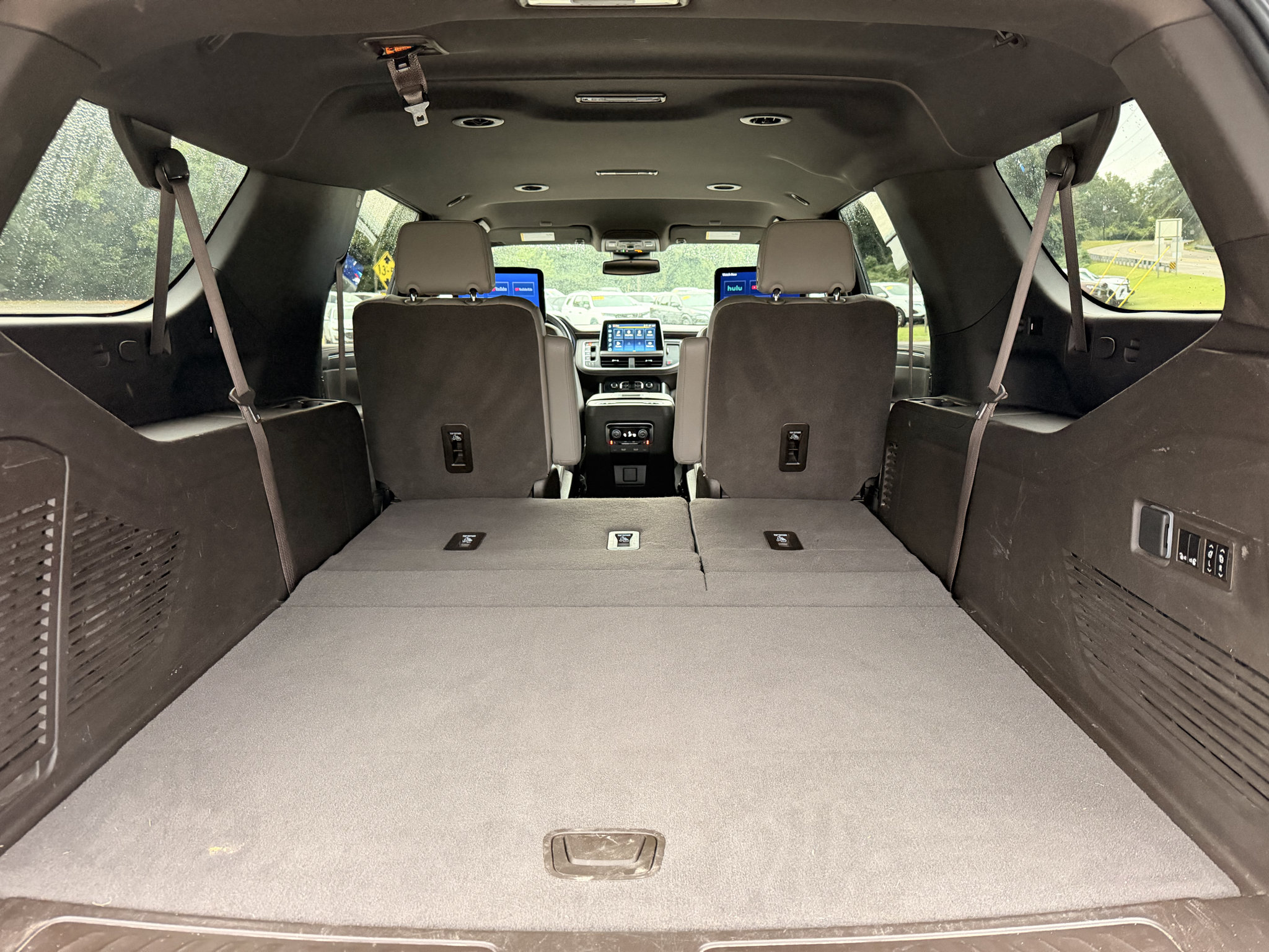 Used 2024 Chevrolet Suburban LT w/ Luxury Package AWD/4WD image 7