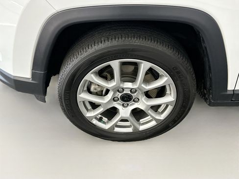 Used 2025 Jeep Compass Limited image 11