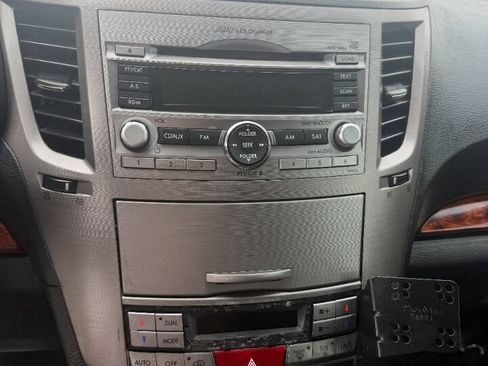 Used 2011 Subaru Outback 2.5i Limited w/ PWR Moonroof Pkg AWD/4WD image 13