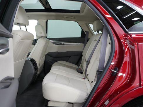 Used 2021 Cadillac XT5 Premium Luxury image 17